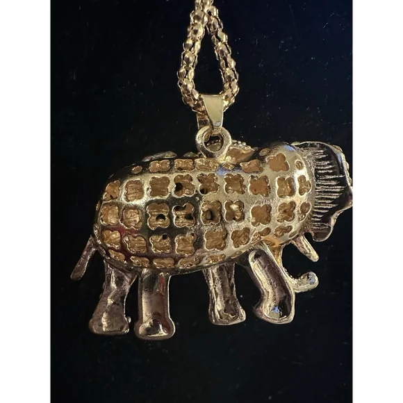 Marked Betsy Johnson Rhinestone Elephant Goldtone Statement Necklace Pendant 28” - Picture 7 of 15